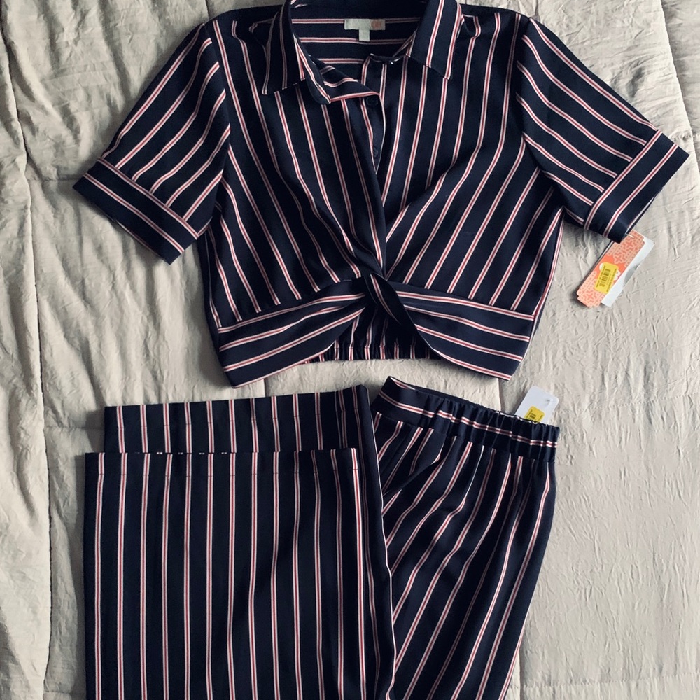 ✨Dillard’s Navy Striped Set✨